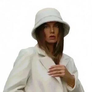 NWT! Tezza & Cole X Noize “Sophie” Cream Bucket Hat One Size